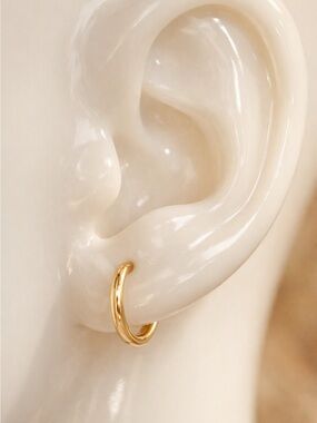 14K Gold Endless Circle Hoop Earrings — Minimalist Everyday Luxury